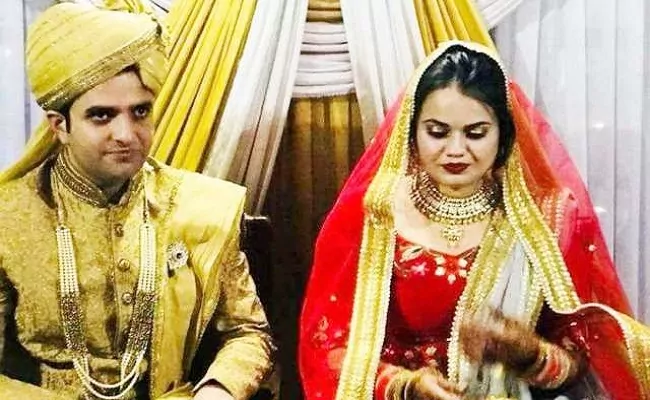 Tina Dabi and Athar Aamir Ul Shafi Khan marriage photo