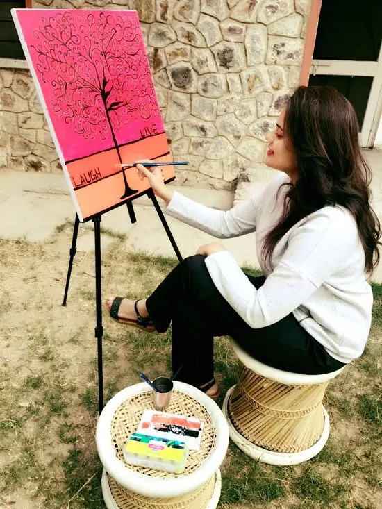Tina Dabi doing painting